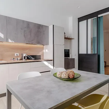 Guesthost - Lovely Ground-floor In San Donato * Turín