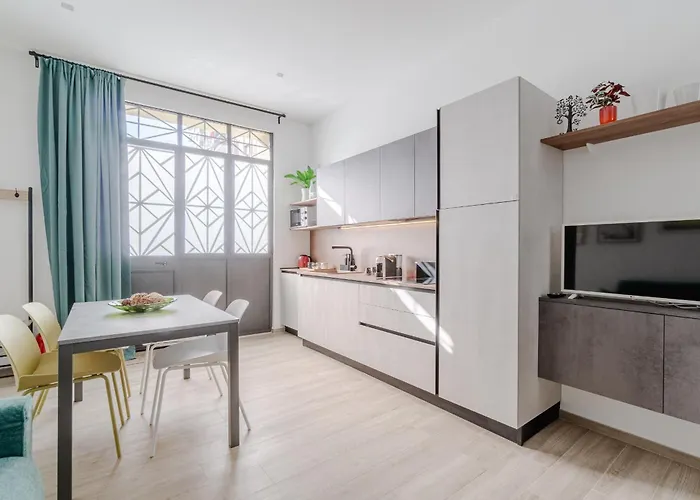 Guesthost - Lovely Ground-floor In San Donato Appartamento Torino