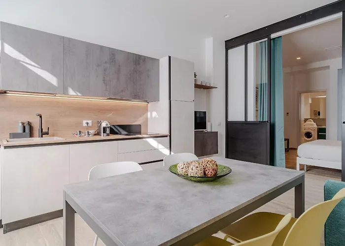 Guesthost - Lovely Ground-floor In San Donato * Torino